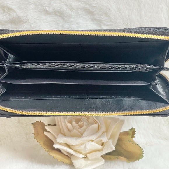 New no tag GORGEOUS EMBROIDERED WALLET with gold tone hardware 2 spots for cards - Picture 7 of 7